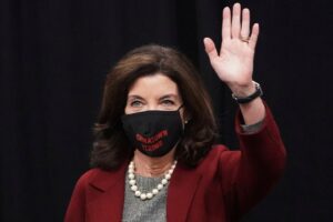 米国 ニューヨーク州知事はマスク義務化を予定