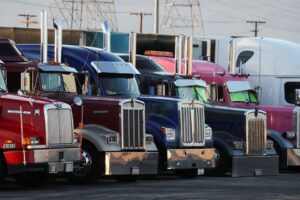米国でもトラック運転手がコロナ規制に抗議し、ワシントンを目指す