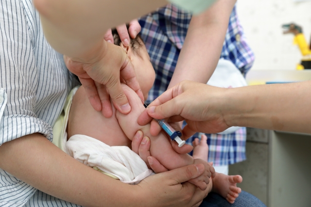 米国 5歳未満の子供のCOVIDワクチンにブレーキをかける