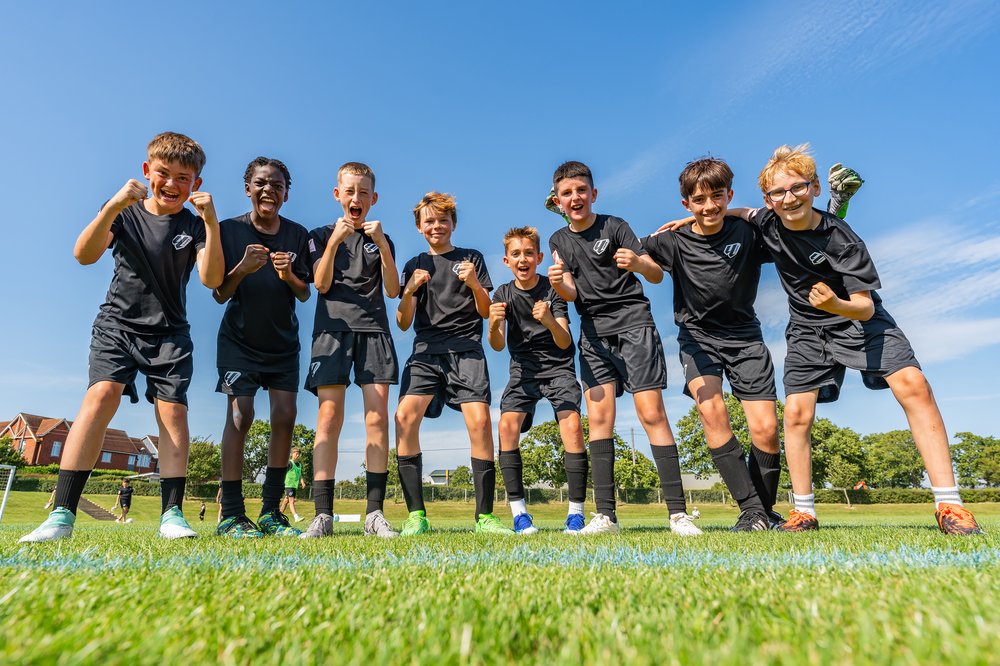 イギリスのサマーキャンプで英語×サッカー＆テニスを学ぶ！小学生〜中高生向け短期留学