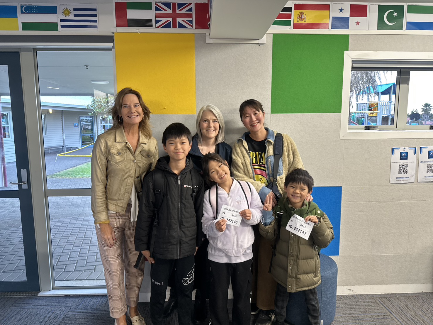 3人きょうだいとお母様のニュージーランド学校初日サポート